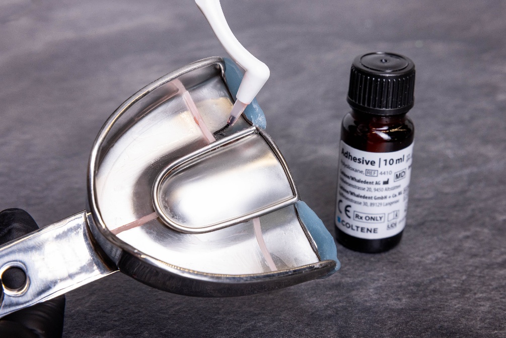 Tray adhesive COLTENE